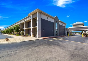 Quality Inn & Suites Kansas City - Independence I-70 East