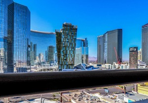 Right on the Strip! Close to Miracle Mile Shops at Planet Hollywood, Pool, Spa