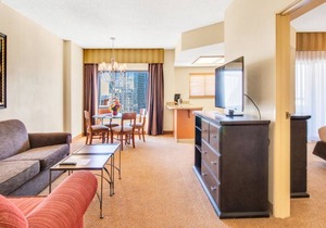 Right on the Strip! Close to Miracle Mile Shops at Planet Hollywood, Pool, Spa