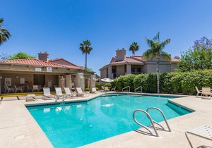 Scottsdale, close to everything! Quiet community! Walking paths!