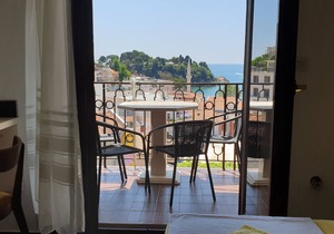 Sea view family apartments located at the heart of Town