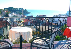 Sea view family apartments located at the heart of Town