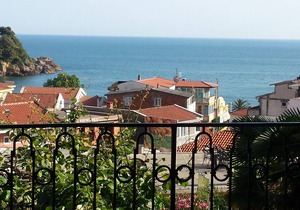 Sea view family apartments located at the heart of Town