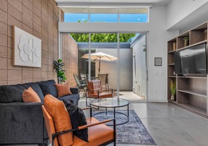 Showstopper Mid-Century Modern Palm Desert Condo, Walkable To Shops & Eateries!
