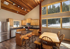 Ski-in/out condo w/great views, electric burning fireplace & great location! - Big Horn Powder Run