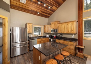 Ski-in/out condo w/great views, electric burning fireplace & great location! - Big Horn Powder Run
