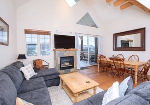 Ski-in/Ski-out w/Private Hot Tub & Pet Friendly in Moonlight - Saddle Ridge - Mountain Vista Chalet