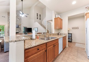 Spacious Fall Getaway in StoneBridge Near SDC and Table Rock Lake