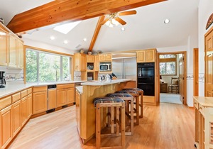 Spacious House with Private Hot Tub, Golf Course Views & Furnished Outdoor Living