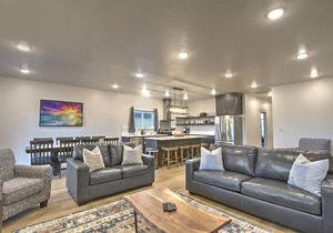Stunning Townhome 23 at Waterdance-Indoor/Outdoor Pool & Rec Center, Sleeps 16!