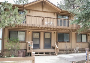 Summit Getaway Condo - Affordable and ideally located, Wood burning fireplace! Walk to Ski Resort
