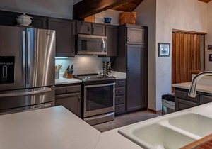 Sunburst Condo 2713 - Newly Updated w/Room for 8 & Hot Tub Onsite