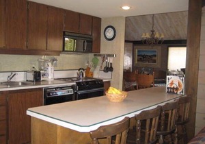 SUNRIVER MOUNTAIN CABIN with private hot tub, FP, Bikes, Walk to SHARC, Pets