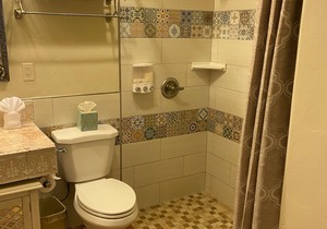 The Tucson Room-Within Walking distance to all bars/Restaurants/Shops