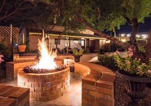 The Tucson Room-Within Walking distance to all bars/Restaurants/Shops