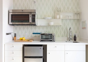 The Wesley Studio 5 by AvantStay | Mid-Century Modern Queen Studio
