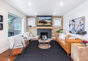 This house is a 4 bedroom(s), 3.5 bathrooms, located in Salt Lake City, UT.