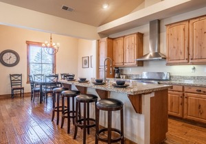 Townhome Close to the Shuttle! Shared Hot Tub! Mountain Views!