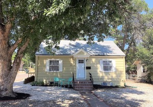 UNC Upper Bungalow | King Beds, Grill & Hammocks