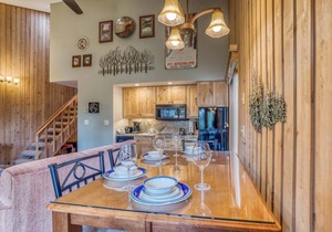 Upper-Level Condo with Mt. Bachelor Village Hot Tub, Pool Access!