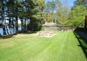 Upscale Lakefront 3 Bdrm Townhouse on Lake Minocqua. Walk to Downtown!