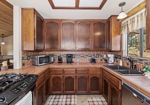 Upscale with Private Hot Tub! Deck with View! Game Room! Close to Skiing!