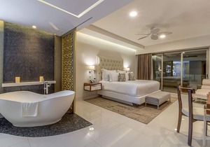Vacation in Los Cabos - Luxury 3 Bedroom Oceanfront Suite w/Private Jacuzzi