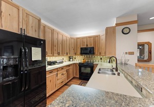 Walk to Lift, Shops, and Dining, Enjoy Balcony & Private Indoor Hot Tub and