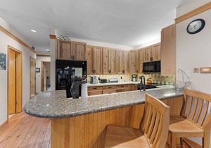 Walk to Lift, Shops, and Dining, Enjoy Balcony & Private Indoor Hot Tub and