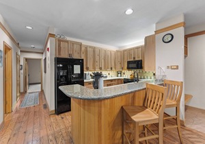Walk to Lift, Shops, and Dining, Enjoy Balcony & Private Indoor Hot Tub and