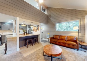 Walkable Corner Condo w/Pellet Stove & Shared Pool/Hot Tub/Sauna/Tennis