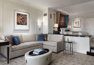 Your Relaxing Getaway Awaits! 2 Sleek Units, Outdoor Pool, FREE Parking!
