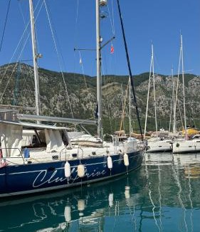 Kotor Boat Rental | Каюта