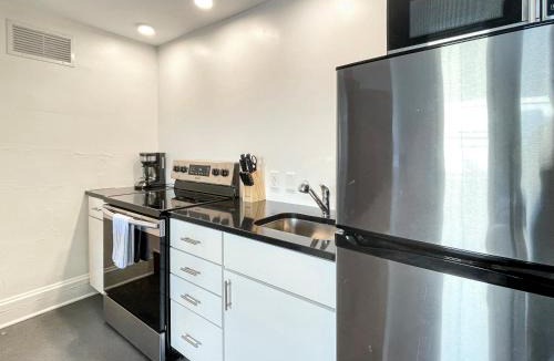 Downtown Des Moines Apartment | 1 Bed Apt on Grand - Walk to 3 Breweries!