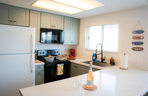 South Oceanside Apartment | 1 Block from Beach - Steps from Restaurants & Shops