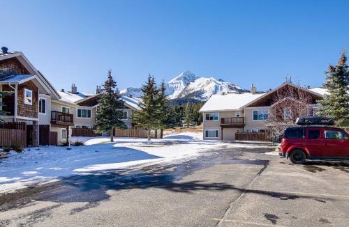 Big Sky House | < 1 Mi to Big Sky Resort: Quiet Mtn-View Retreat