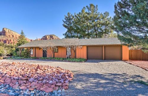 Sedona House | 1 Mi to Cathedral Rock Trailhead: Home w/Sunroom