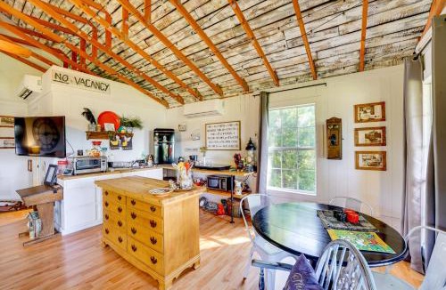 Eureka Springs Apartment | 1 Mi to Downtown Eureka Springs: Studio Retreat