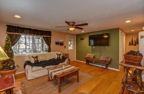 Mountain Club House | 1 Mi to Dtwn Prescott: Quiet Cabin in the Pines!