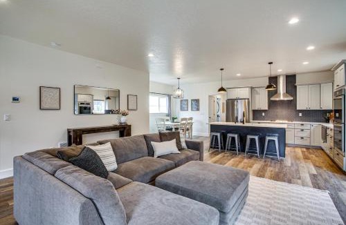 Coeur d'Alene House | 1 Mi to Lake Coeur d'Alene: Pet-Friendly Getaway