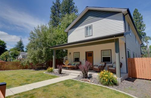 Coeur d'Alene House | 1 Mi to Lake Coeur d'Alene: Pet-Friendly Getaway