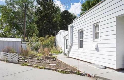 Billings House | 1 Min to Hospitals Spacious 4 Bed Stay