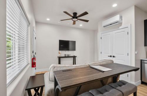 Hurricane Apartment | 1 - Modern Loft Getaway 25 Min to Zion, Walk to Food and Parks
