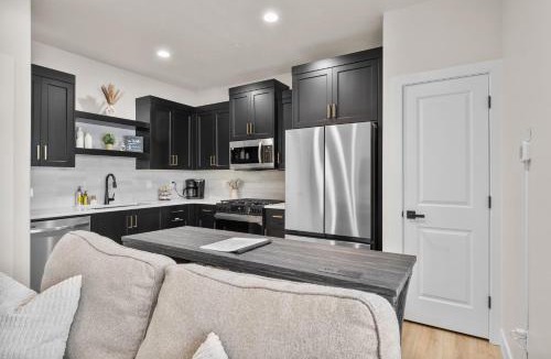 Hurricane Apartment | 1 - Modern Loft Getaway 25 Min to Zion, Walk to Food and Parks