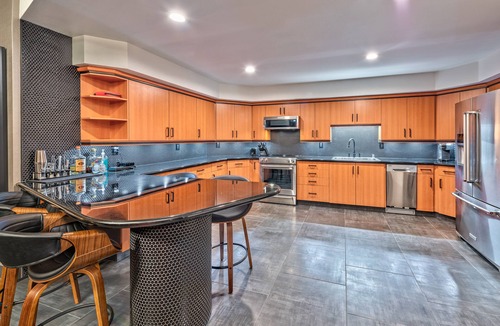 Las Vegas Apartment | 1-of-a-Kind 2 Bedroom Suite-Strip View- Pool Table- Retro Arcade-Platinum Hotel