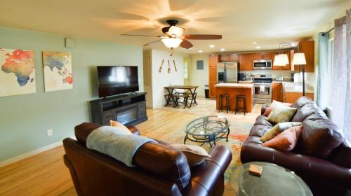 Central Colorado Springs House | 1014B Swope