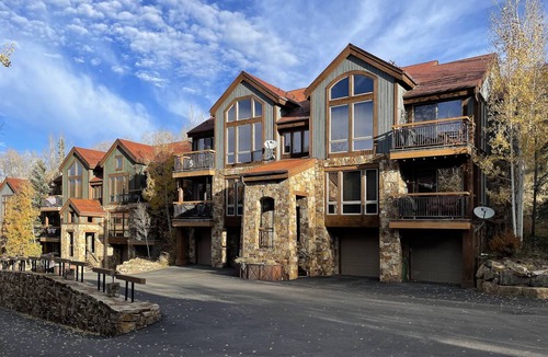 Mountain Village Condo | 102 m² Condo ∙ 1 bedroom ∙ 6 guests