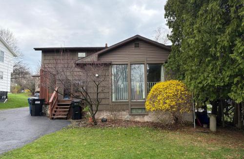 Eastside House | 105 Robert Drive