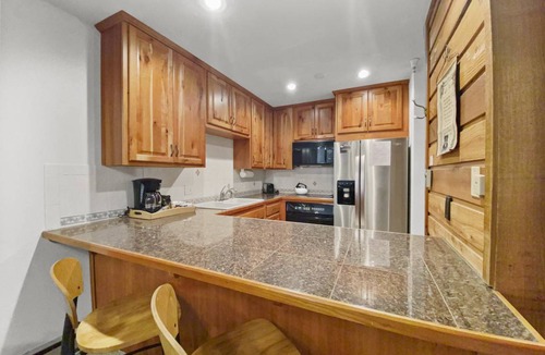 Historic District Condo | 106 m² Condo ∙ 2 bedrooms ∙ 6 guests
