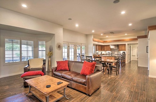 Tempe House | 11 Mi to Phoenix: Group Escape w/Patio & Bar!